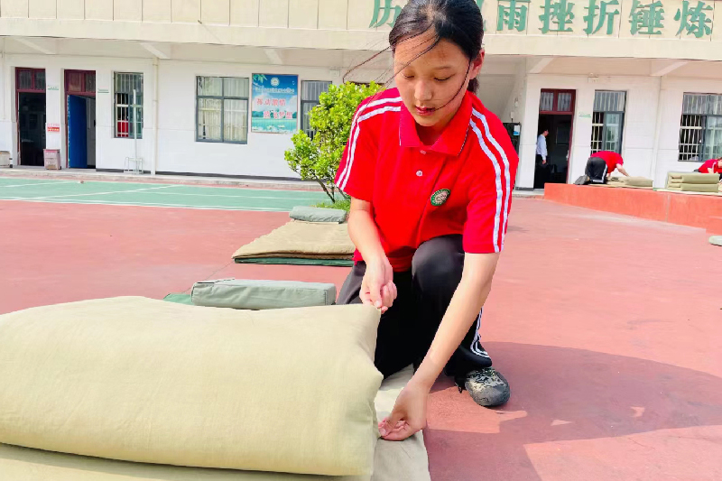 内务整理学习折叠豆腐块军被